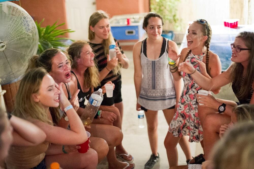 מיאמי ביץ' Bikini Hostel, Cafe & Beer Garden (Adults Only) מראה חיצוני תמונה