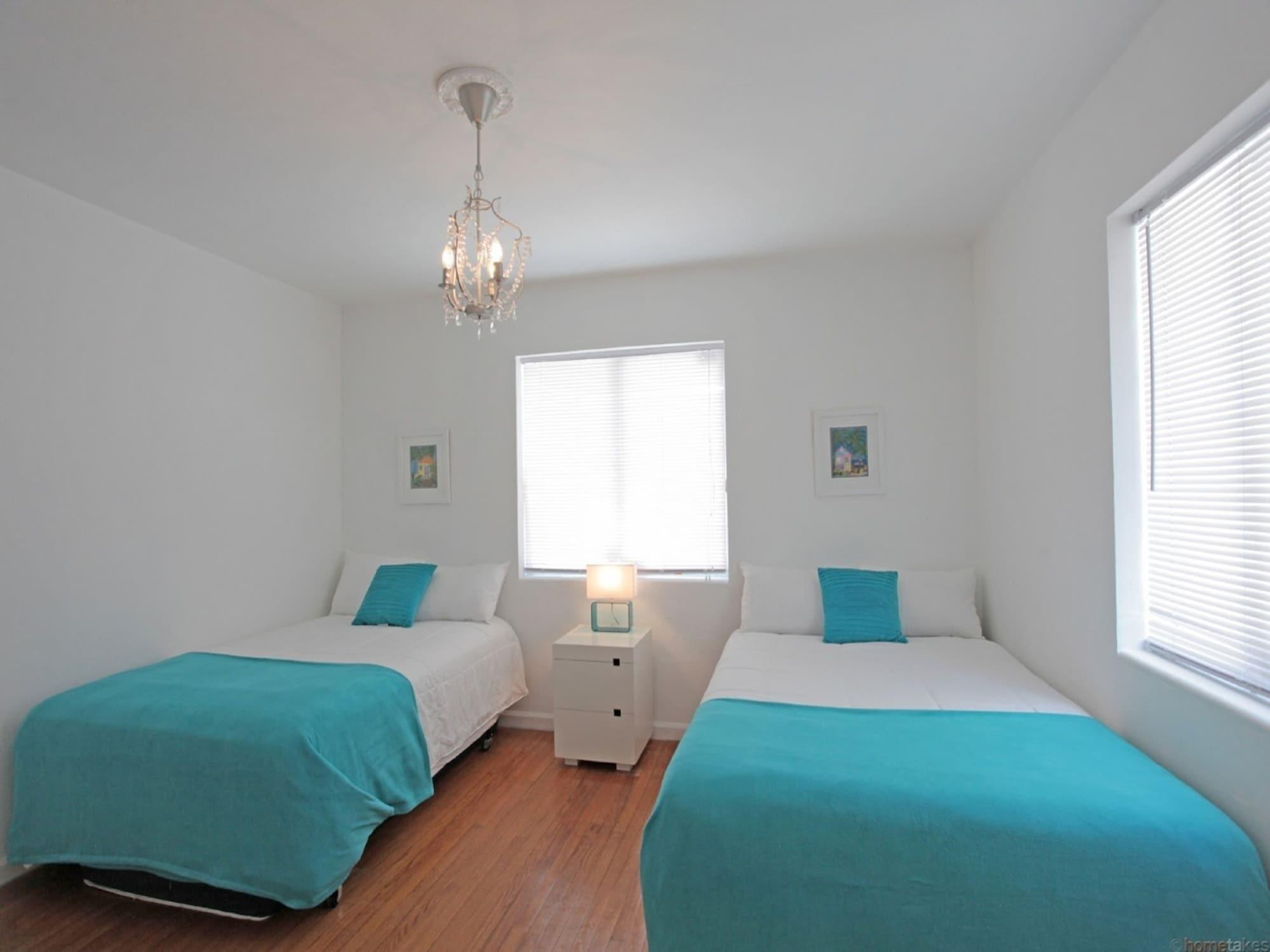 מיאמי ביץ' Bikini Hostel, Cafe & Beer Garden (Adults Only) מראה חיצוני תמונה