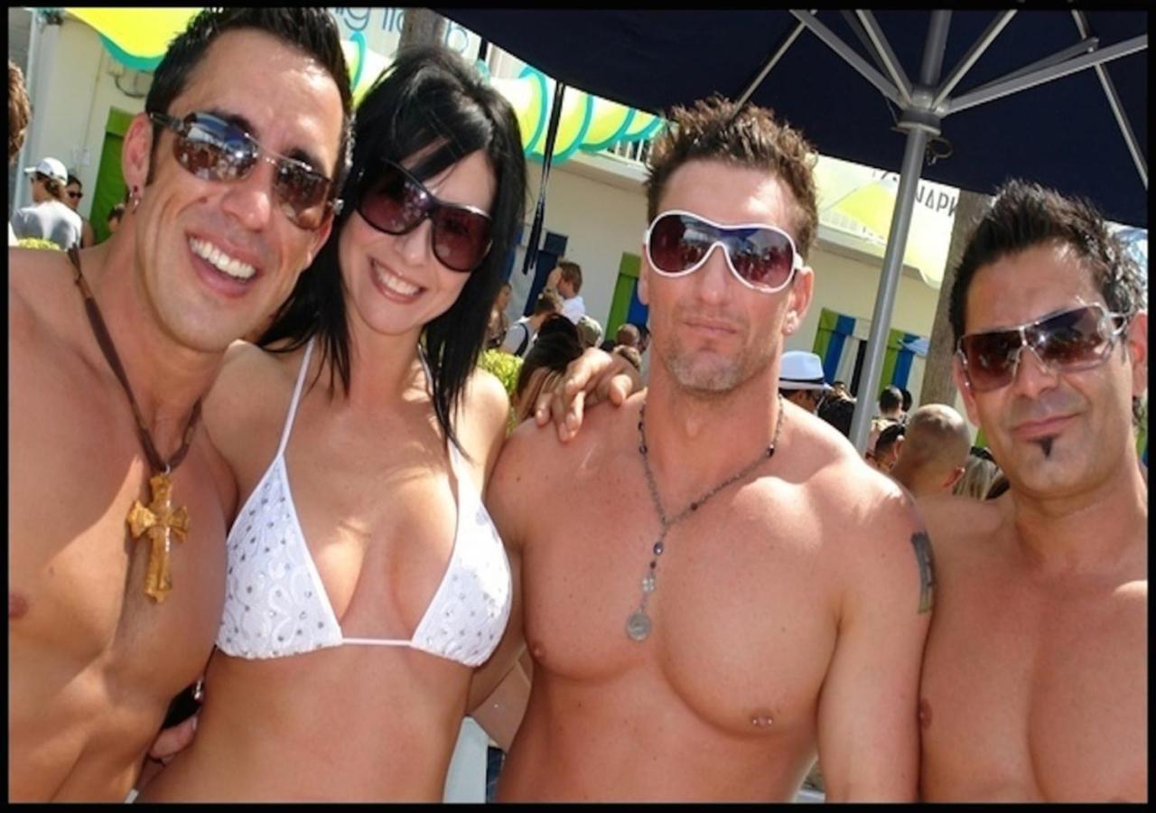 מיאמי ביץ' Bikini Hostel, Cafe & Beer Garden (Adults Only) מראה חיצוני תמונה