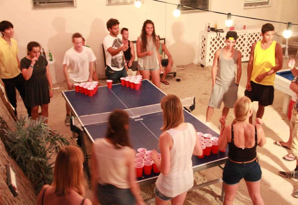 מיאמי ביץ' Bikini Hostel, Cafe & Beer Garden (Adults Only) מראה חיצוני תמונה